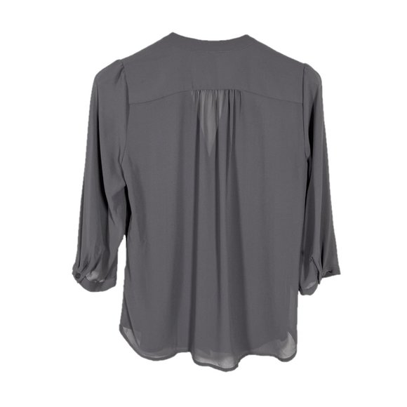 H&M Gray Mesh Pleated Front Button Blouse with 3/4 Sleeves Size 6 - Picture 2 of 4